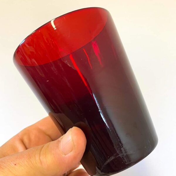 6 super smukke røde drikkeglas, de er ikke 100% ens, h 10,5 cm dia 8,5 cm 40kr. pr stk eller 6 stk 200kr. - Image 2