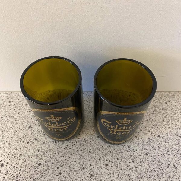 Samlerobjekt 2 Carlsberg beer glas i grønt glas, lavet af flaskeøl flaske h 11 cm dia 6 cm 30kr. pr stk eller tag begge for vejl. pris 50kr. . - Image 2