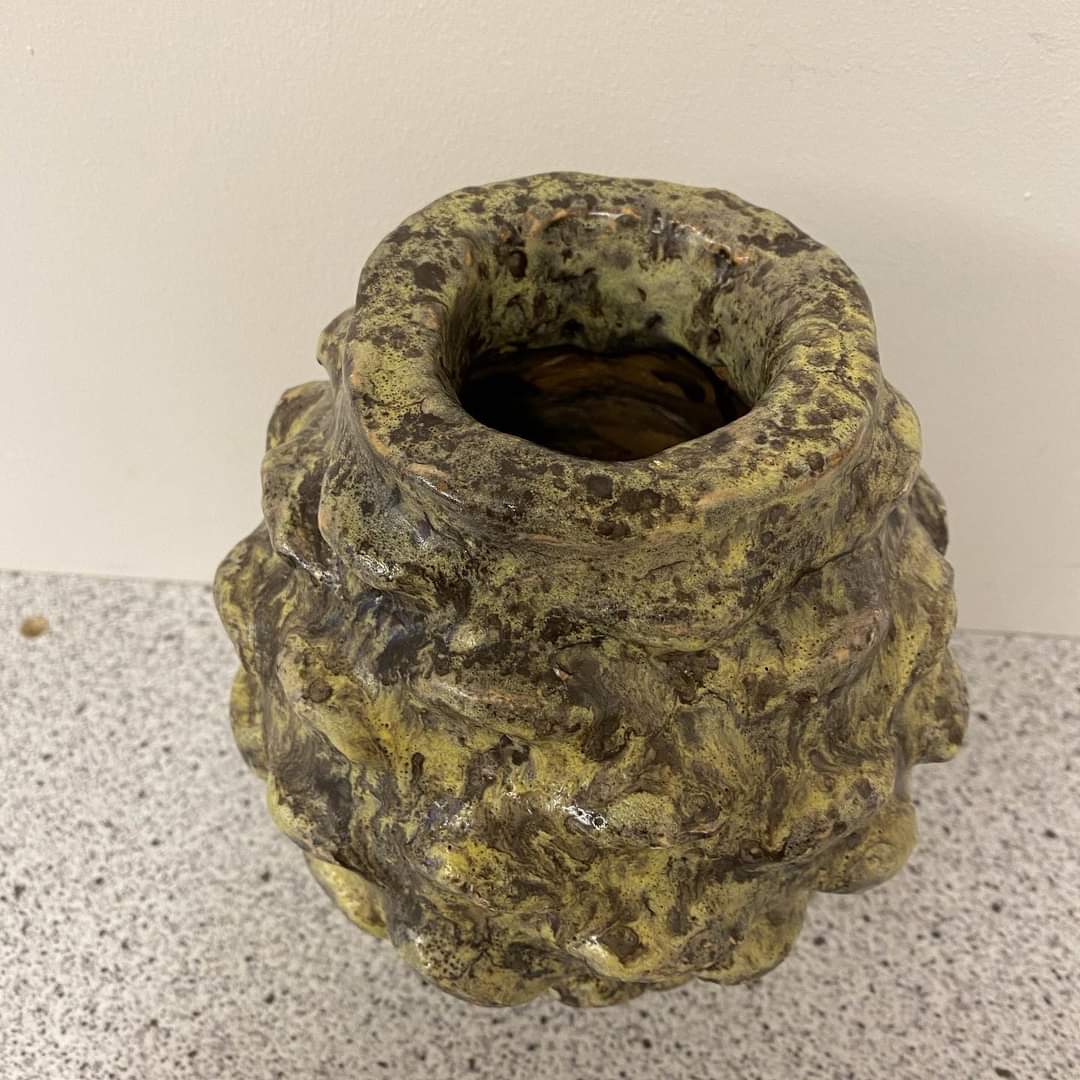 Super smukke vaser med lækker glasur. Venstre vase har nogle nogle små afslag, h 21 cm dia 16 cm, signeret ET 625kr. Højre vase h 19 cm dia 12 cm, signeret ET vejl. pris 350kr. #multiloppen - Image 3