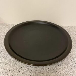 Stort smukt brunt Aluminia fad 67/1478 h 4 cm Ø 36 cm vejl. Pris 225kr. Fadet har lidt ridser, brugsspor efter mange års brug. #multiloppen