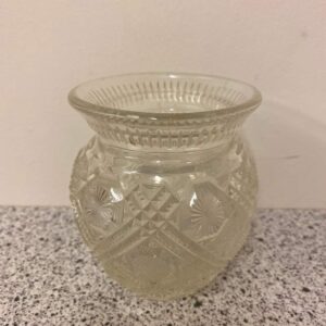Brevpresser med bobler i klart glas dia 8 cm 135kr. Fin lille vase i presset glas, lille hak under bunden h 10 cm vejl.pris 45kr. #multiloppen