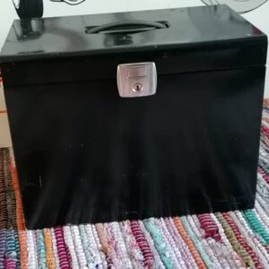 Lækker metalkasse. Ca 40x20x30 rummer rigtig godt. |vejl.pris kr. 115. #unikkelopper
