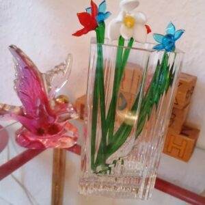 Fem smukke glasblomster og tre lange blade. Ca 15 cm. |vejl.pris kr. 15/stk eller hele buketten for kr. 100 solgt. #unikkelopper