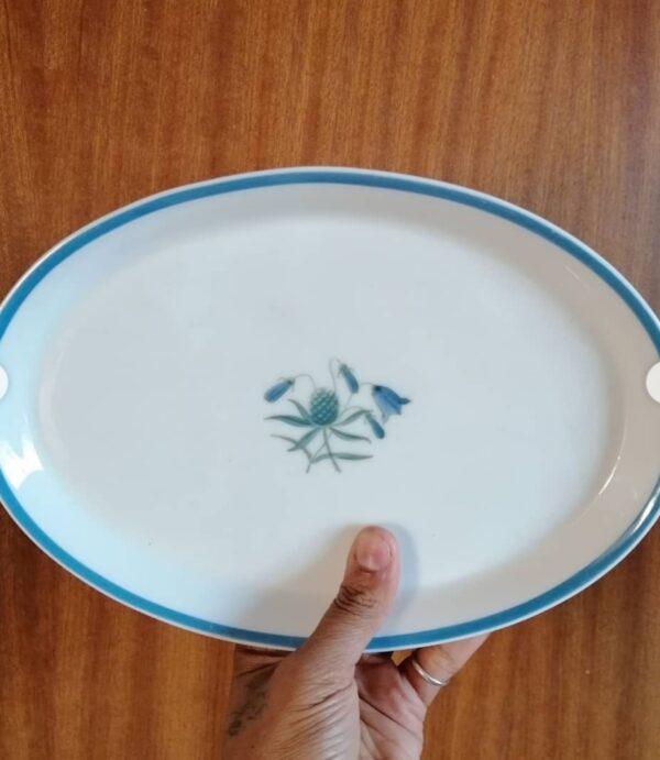 Lækre farver fra Royal Copenhagen, måske fra stellet Blå klokke, måske special lavet. Stort fad/tallerken og mindre ovalt fad. Uden skår og skrammer |vejl.pris kr. 145/125 eller kr. 250 samlet. #unikkelopper - Image 2