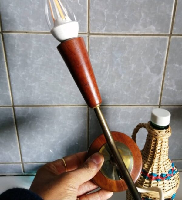 Gammel væglampe I træ og messing. Perfekt til entreen eller ved sengen |vejl.pris kr. 75 #unikkelopper - Image 2