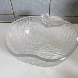 Smuk glasskål formet som et æble. Perfekt stand vejl.pris kr. 50 #unikkelopper
