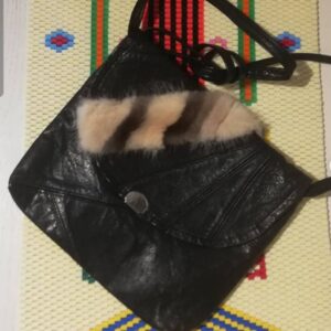 Lækker vintagetaske i læder med minkpels Ca 18x18 cm|vejl.pris kr. 150