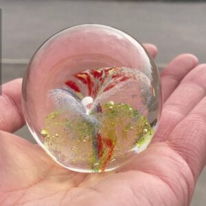 Fineste lille brevvægt i glas. Måske fra Caithness glass? Vejl.pris 90,- #bg_retroogantik