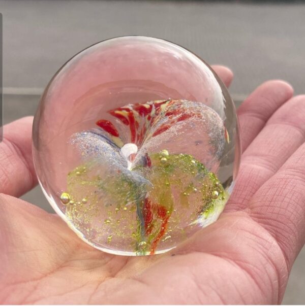 Fineste lille brevvægt i glas. Måske fra Caithness glass? Vejl.pris 90,- #bg_retroogantik